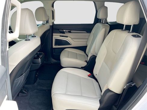 Used 2022 Kia Telluride S image 25