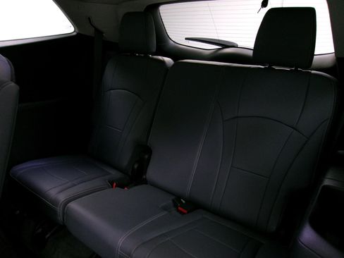 Used 2021 Buick Enclave Essence image 10