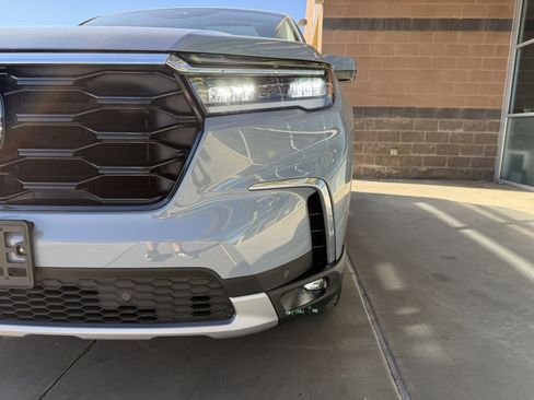 Used 2025 Honda Pilot Touring image 11