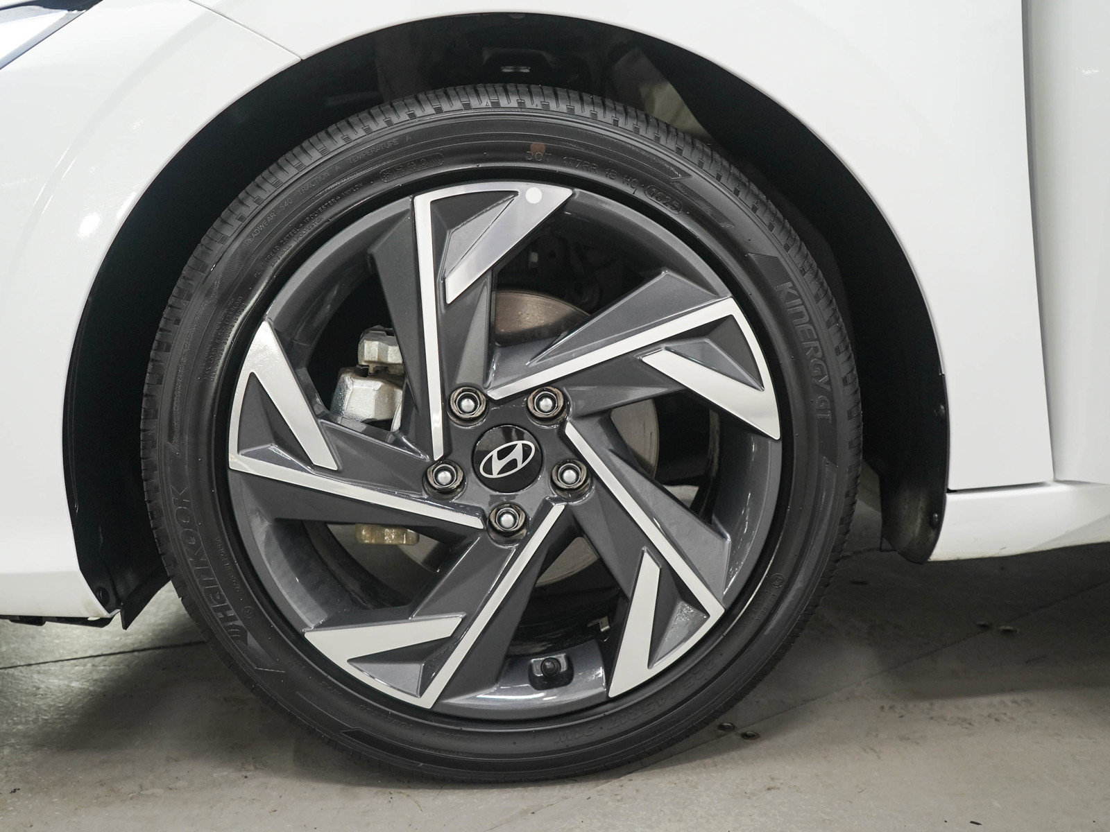 Used 2025 Hyundai Elantra SEL FWD image 26