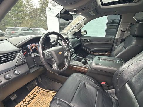 Used 2017 Chevrolet Suburban LT image 17
