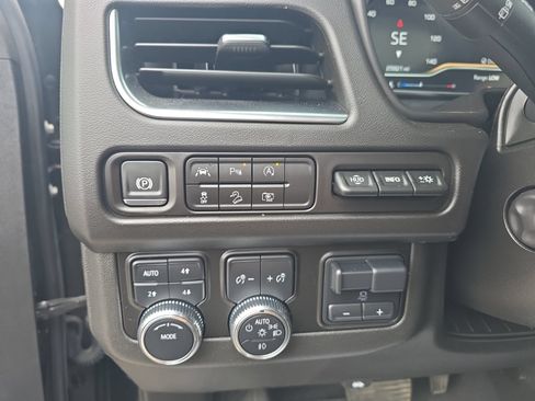 Used 2024 GMC Yukon AT4 w/ Technology Package AWD/4WD image 16