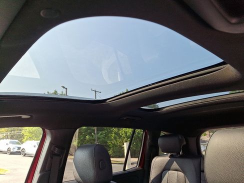 Used 2020 Mercedes-Benz GLB 250 4MATIC w/ Premium Package image 15