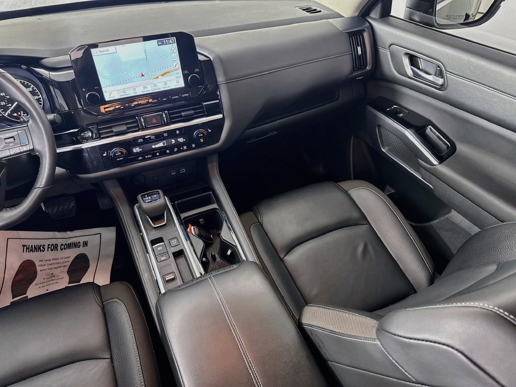 Used 2025 Nissan Pathfinder SL FWD image 31