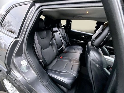 Certified 2022 Jeep Cherokee Latitude Lux image 22