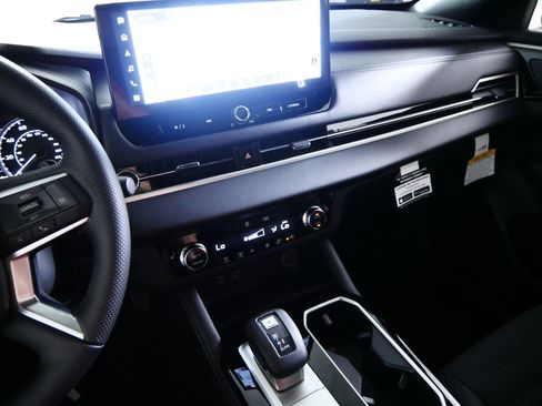 New 2026 Mitsubishi Outlander LE AWD/4WD image 5