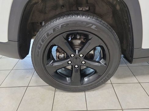 Used 2023 Jeep Grand Cherokee Altitude image 49