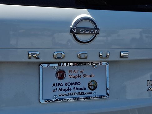 Used 2023 Nissan Rogue S AWD/4WD image 17