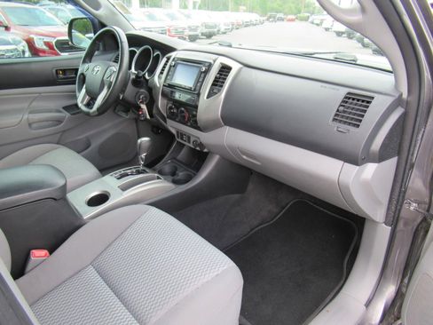 Used 2014 Toyota Tacoma PreRunner w/ SR5 Package RWD image 11