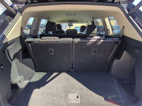 Used 2025 Volkswagen Atlas SE image 28