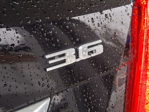 Used 2017 Cadillac XT5 Luxury image 25