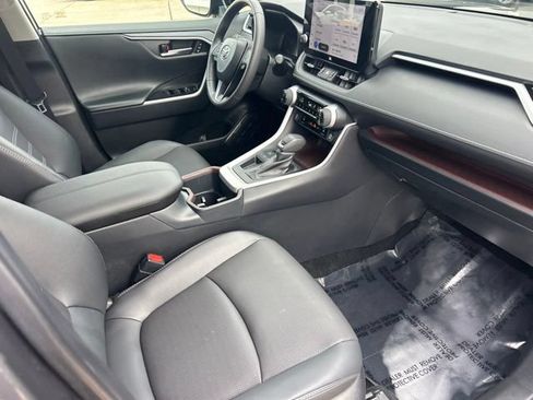 Used 2025 Toyota RAV4 Limited FWD image 12