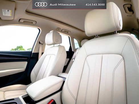 Used 2023 Audi Q5 2.0T Premium w/ Convenience Package AWD/4WD image 4