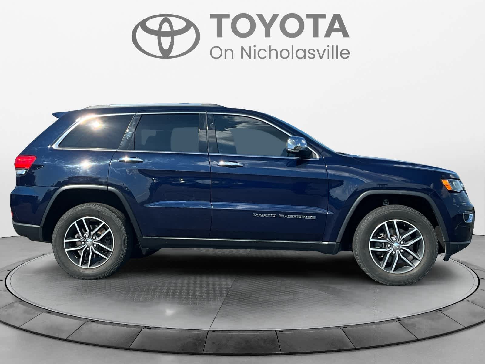 Used 2017 Jeep Grand Cherokee Limited AWD/4WD image 6