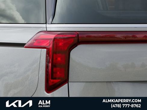 New 2026 Kia Carnival EX FWD image 11