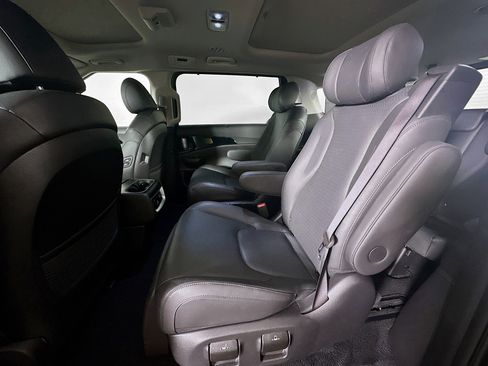 Used 2025 Kia Carnival SX Prestige image 26