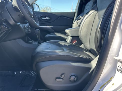 Used 2022 Jeep Cherokee Latitude Lux w/ Sun & Sound Group image 12