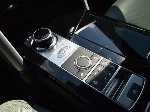 Used 2017 Land Rover Discovery HSE Luxury image 13