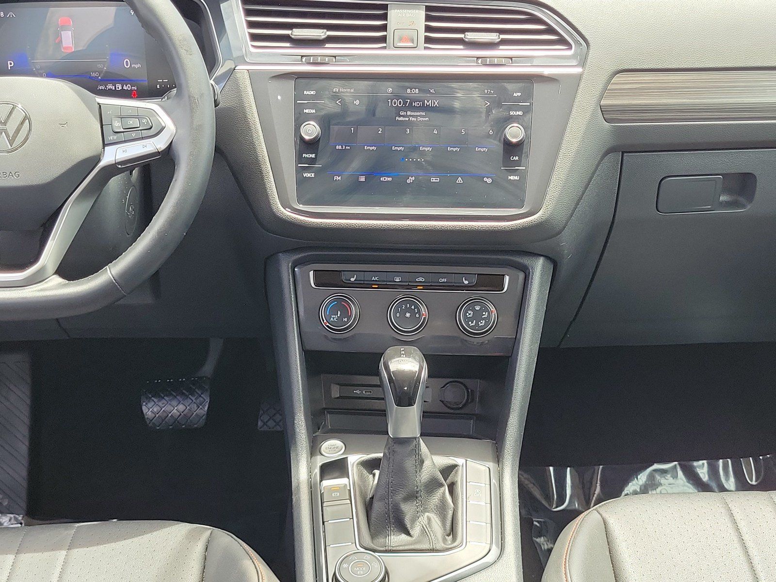 Used 2024 Volkswagen Tiguan Wolfsburg Edition w/ MDO Package, Two-Row AWD/4WD image 29