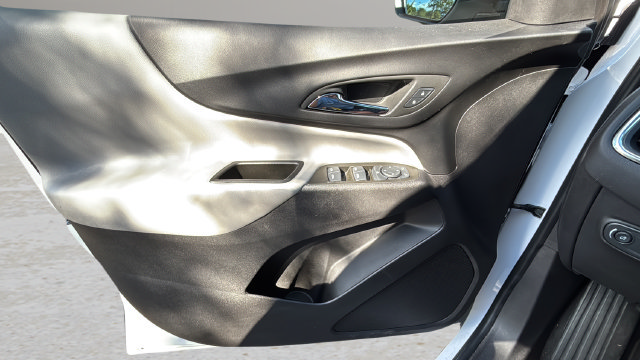 Used 2024 Chevrolet Equinox LS w/ Driver Confidence II Package FWD image 17