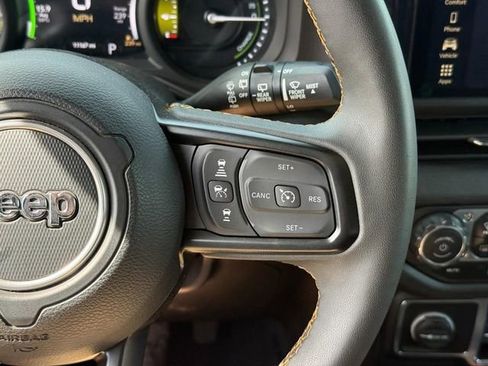Used 2024 Jeep Wrangler Unlimited w/ Convenience Group AWD/4WD image 19