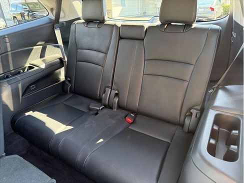 Used 2017 Honda Pilot Touring image 14