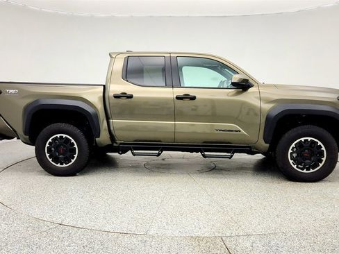 Used 2024 Toyota Tacoma TRD Off-Road w/ TRD Off Road Upgrade Package image 4
