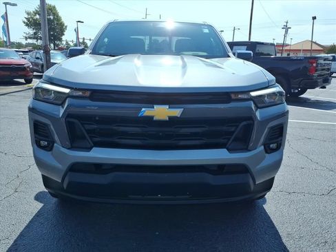 Used 2025 Chevrolet Colorado LT w/ LT Convenience Package RWD image 9
