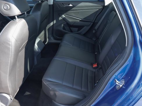 Used 2024 Volkswagen Jetta SE FWD image 8