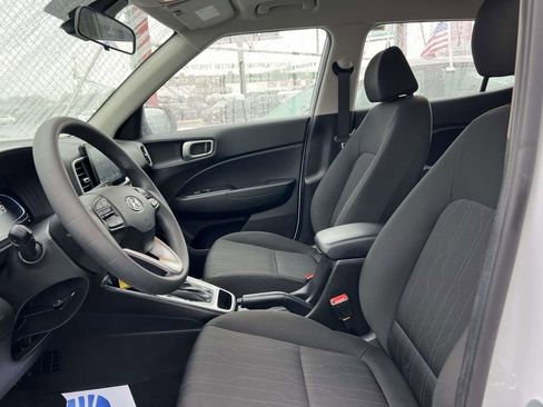 Certified 2023 Hyundai Venue SE FWD image 18