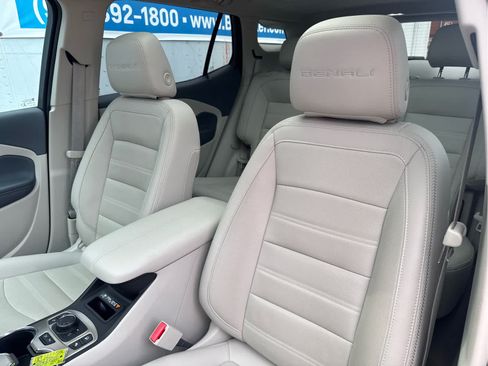 Used 2022 GMC Terrain Denali w/ Denali Premium Package AWD/4WD image 33