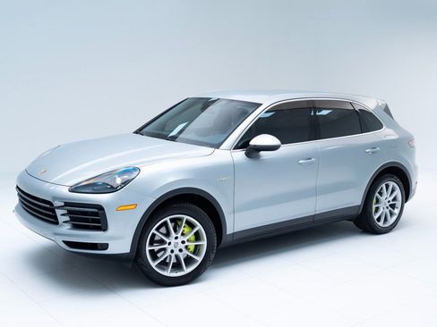 Used 2022 Porsche Cayenne E-Hybrid image 1