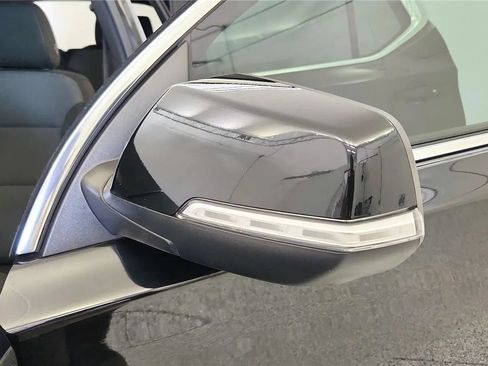 Used 2023 Chevrolet Traverse LT w/ Rear Camera Mirror Package AWD/4WD image 38