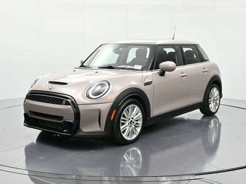 Used 2024 MINI Cooper S image 1