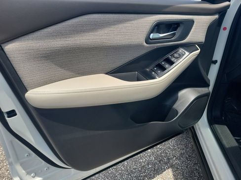 Certified 2022 Nissan Rogue SV FWD image 11