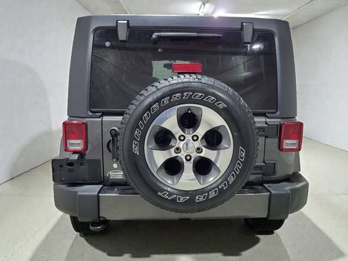 Used 2018 Jeep Wrangler Unlimited Sahara w/ Connectivity Group image 22
