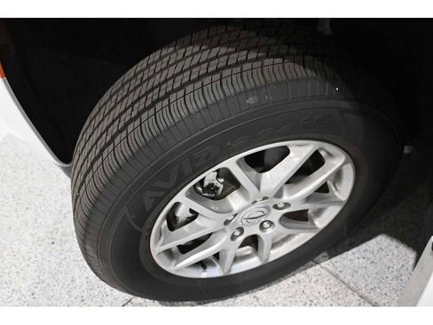 New 2024 Chrysler Pacifica Touring FWD image 11