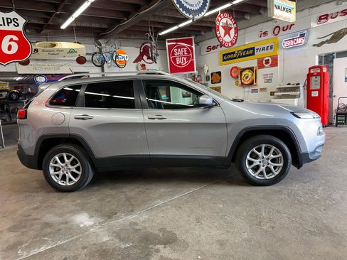 Used 2014 Jeep Cherokee Latitude w/ Cold Weather Group image 6