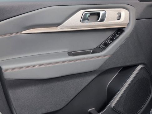 New 2025 Ford Explorer Active w/ Active Comfort Package image 6