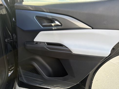 New 2026 Chevrolet Equinox EV LT image 16