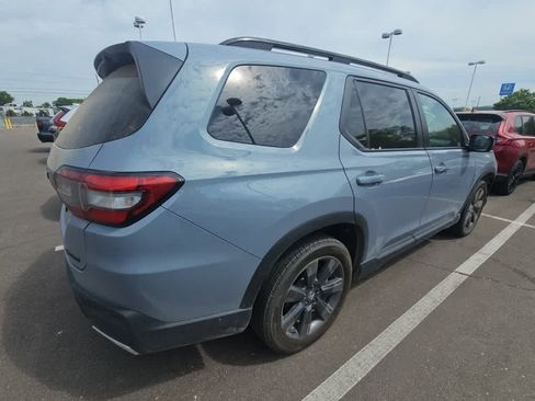 Used 2025 Honda Pilot Sport image 4