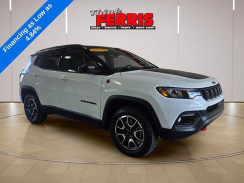 Used 2026 Jeep Compass Trailhawk AWD/4WD image 3