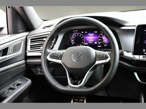 Used 2024 Volkswagen Atlas Cross Sport SEL R-Line AWD/4WD image 16
