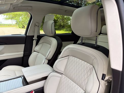 New 2026 Lincoln Nautilus Black Label w/ Jet Appearance Package AWD/4WD image 11