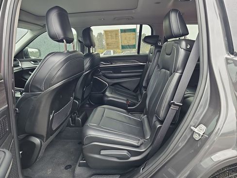 Used 2022 Jeep Grand Cherokee L Limited image 19