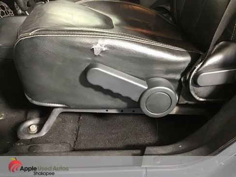 Used 2016 Jeep Wrangler Unlimited Sahara w/ Connectivity Group image 10