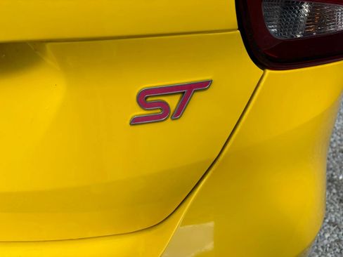 Used 2017 Ford Focus ST FWD image 16
