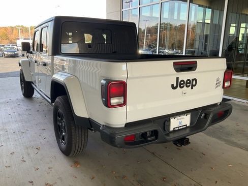 Used 2023 Jeep Gladiator Willys image 19