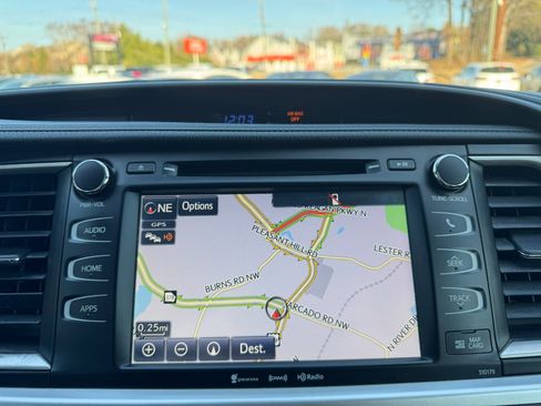 Used 2017 Toyota Highlander SE image 21