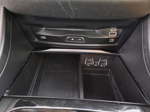 Used 2023 Chrysler Pacifica Pinnacle image 37